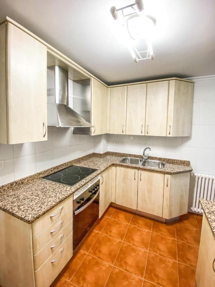 Residencial Leyra, Piso Centrico De 6 Habitaciones, 8 Camas Salamanca Exterior photo