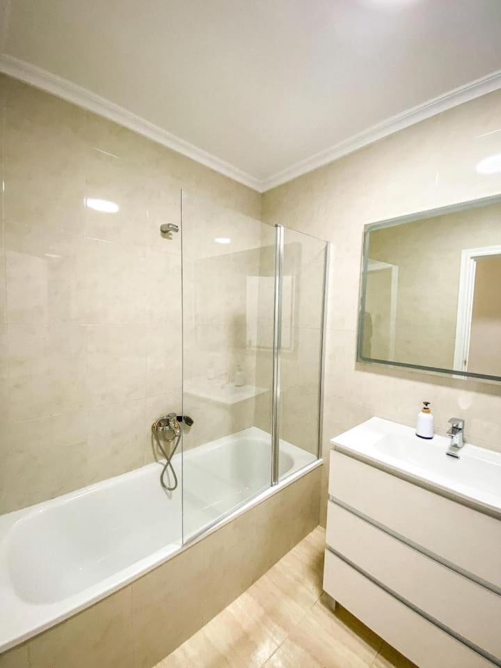 Residencial Leyra, Piso Centrico De 6 Habitaciones, 8 Camas Salamanca Exterior photo